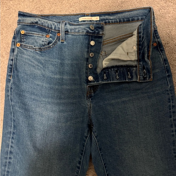Levi's Women's Wedgie Straight Leg Blue Jeans - Picture 5 of 7